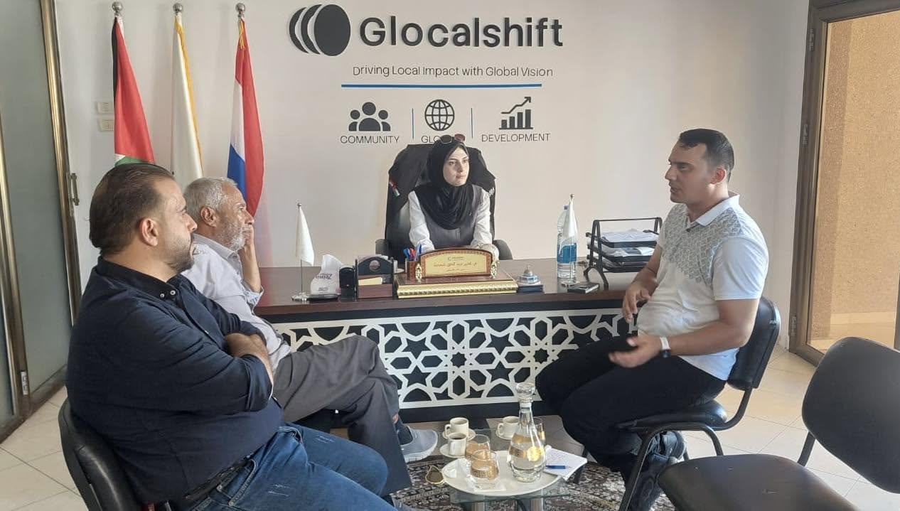 غرفة تجارة وصناعة محافظة رفح تبحث مع مؤسسة Glocalshift آفاق التعاون في دعم أصحاب المنشآت الاقتصادية