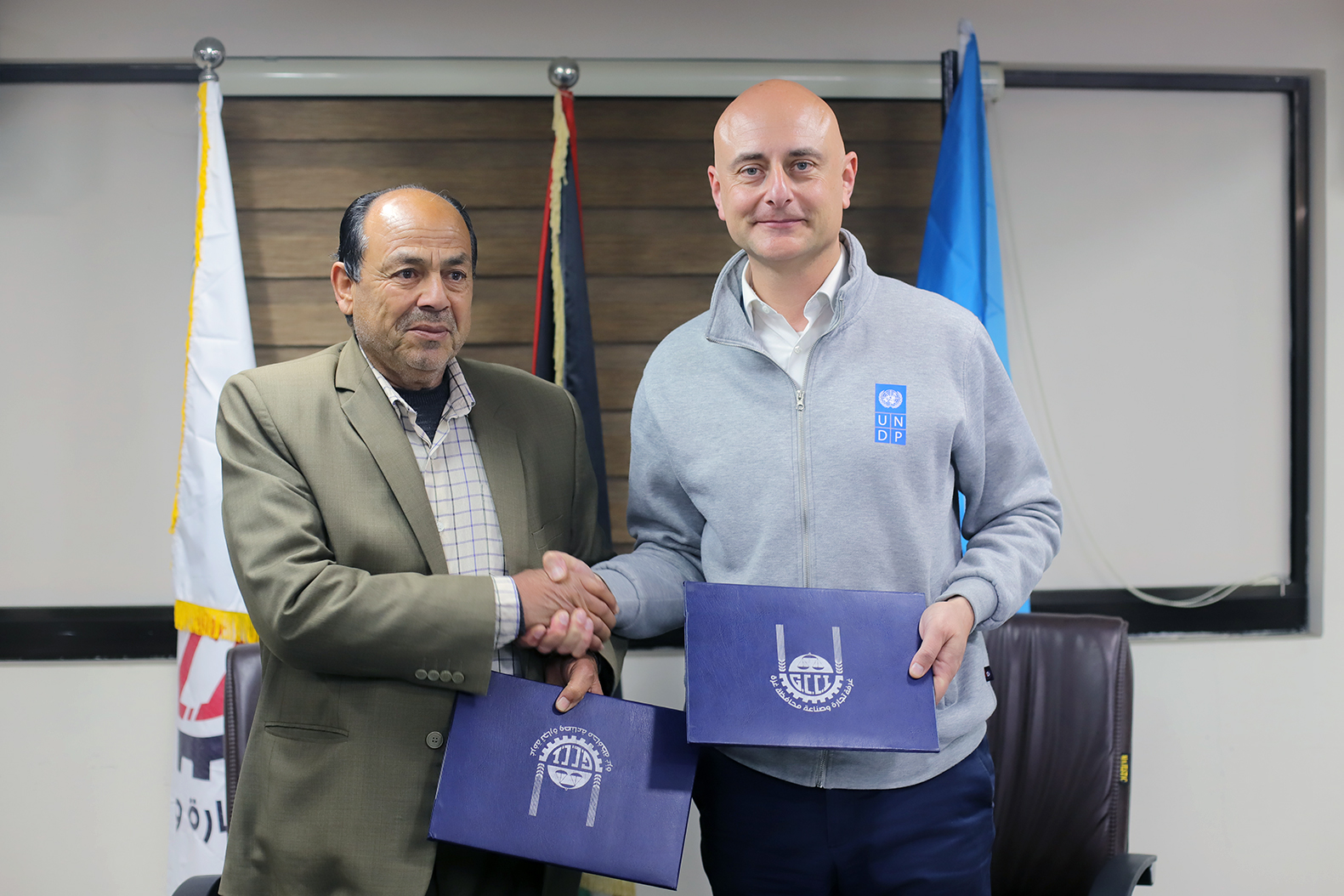 الغرفة التجارية الصناعية الزراعية بمحافظة رفح توقّع اتفاقية إطار تعاون مع برنامج الأمم المتحدة الإنمائي (UNDP) لدعم التعافي الاقتصادي