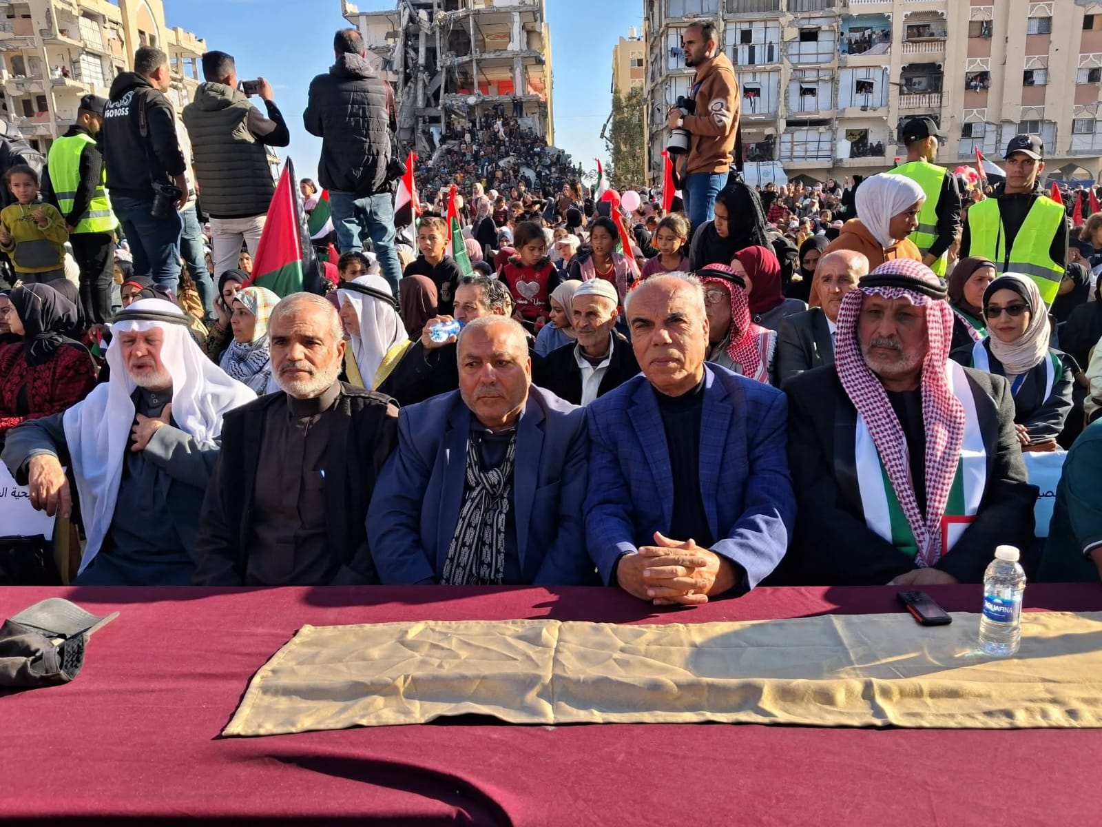 غرفة تجارة رفح تشارك في العرس الجماعي «ثوب الفرح»